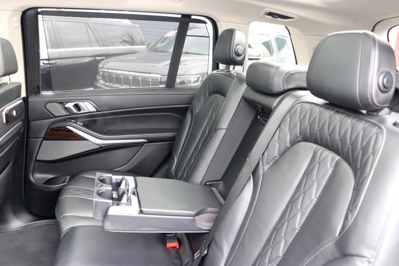 BMW X7 xDrive40i Sports Activity Vehicle 2025