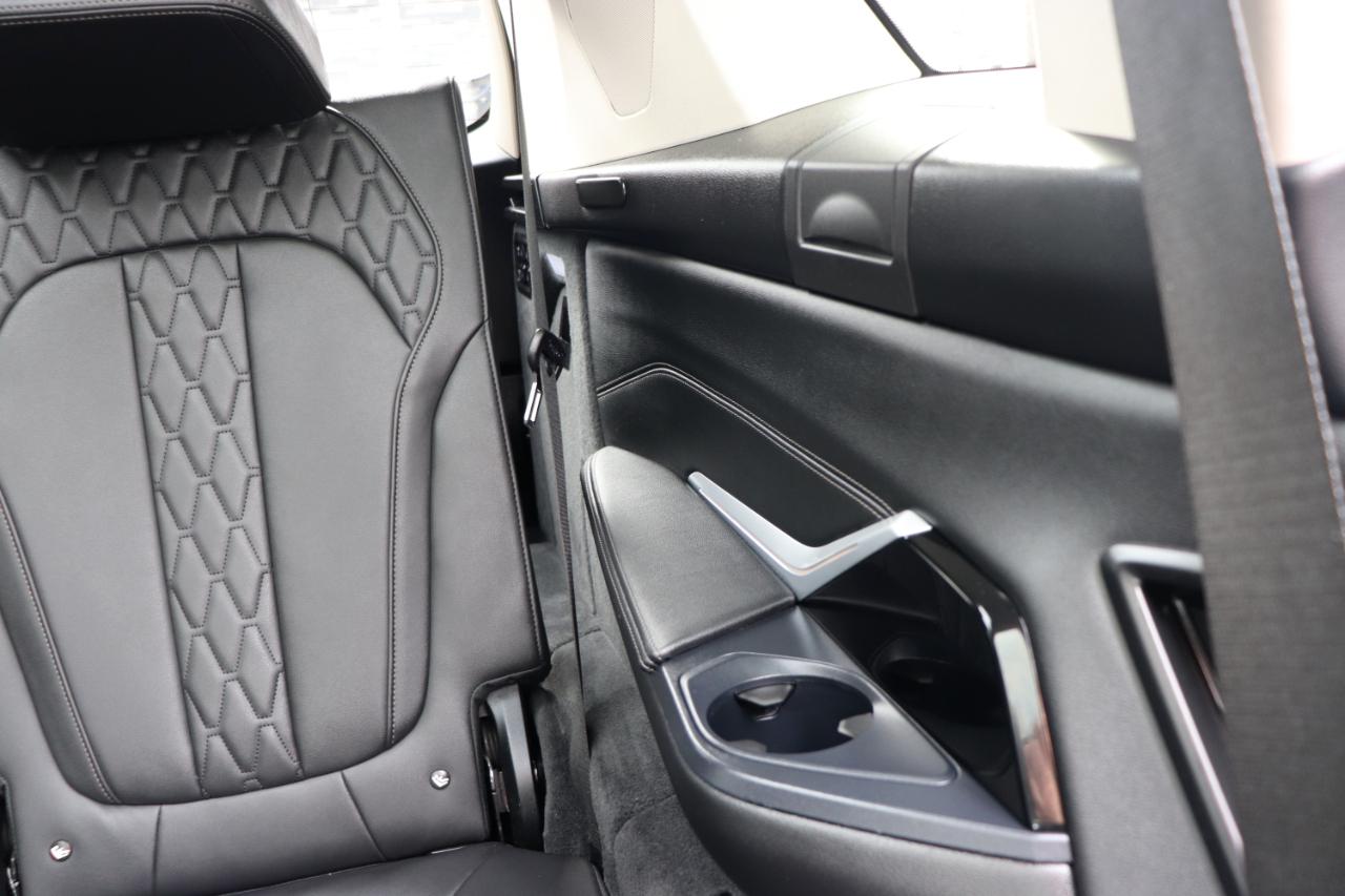 BMW X7 xDrive40i Sports Activity Vehicle 2025