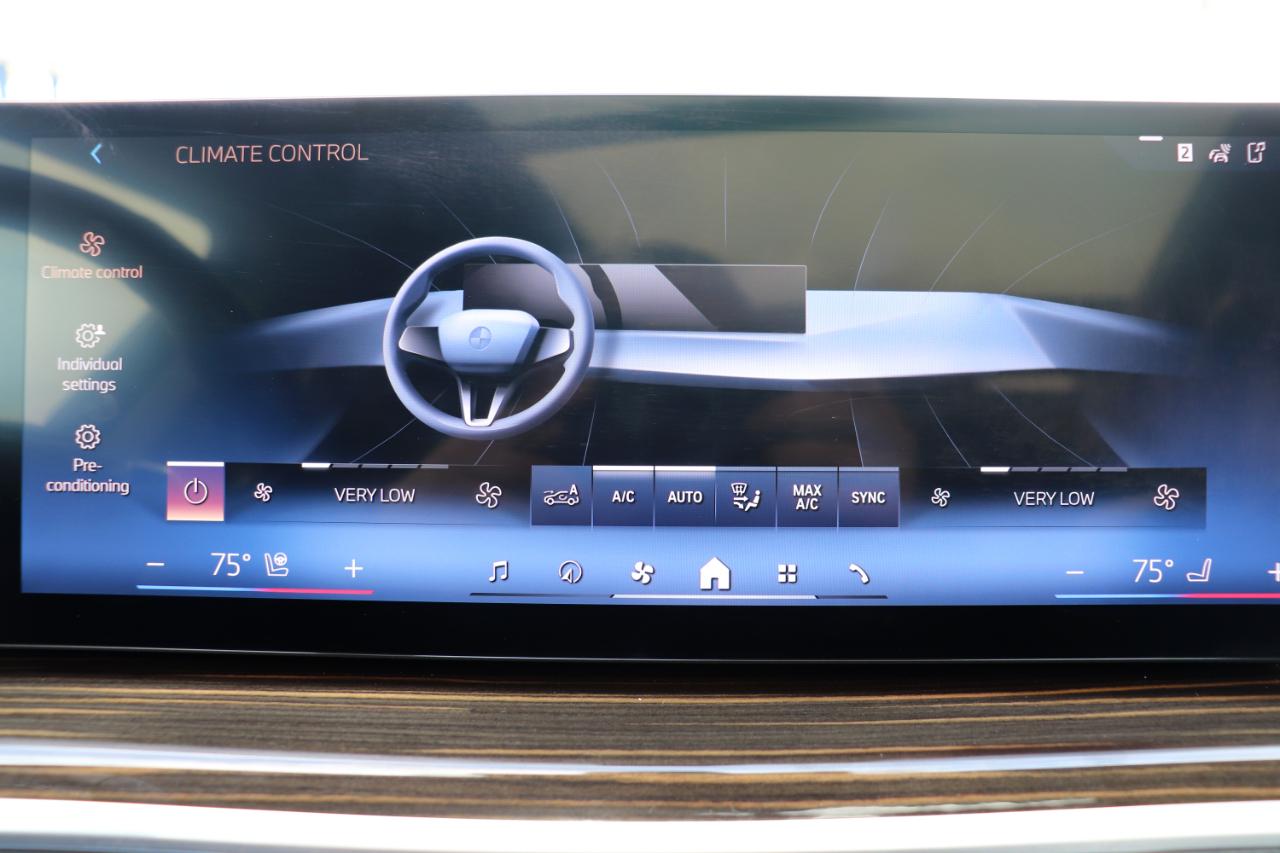 BMW X7 xDrive40i Sports Activity Vehicle 2025