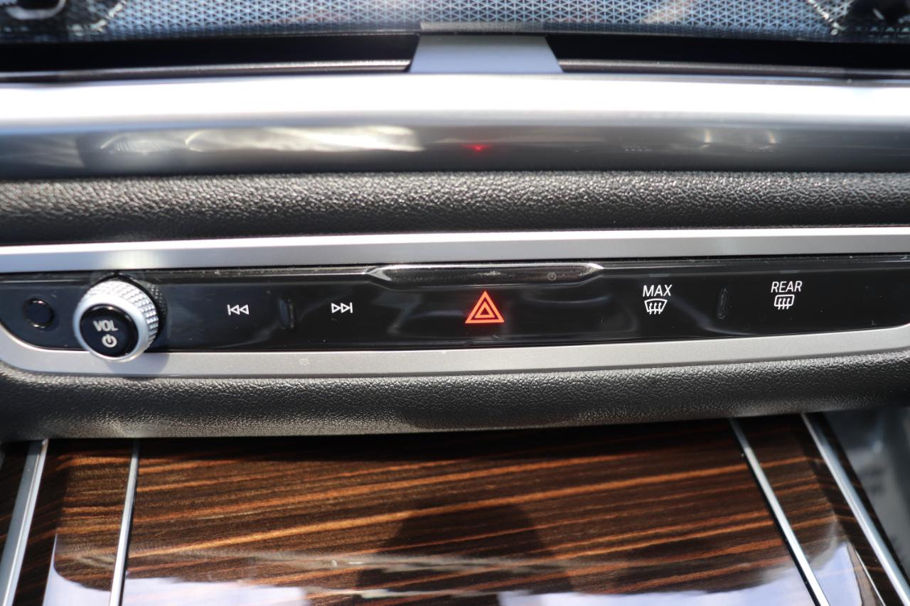 BMW X7 xDrive40i Sports Activity Vehicle 2025