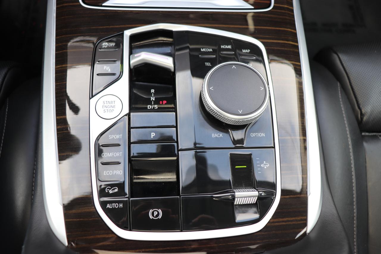 BMW X7 xDrive40i Sports Activity Vehicle 2025