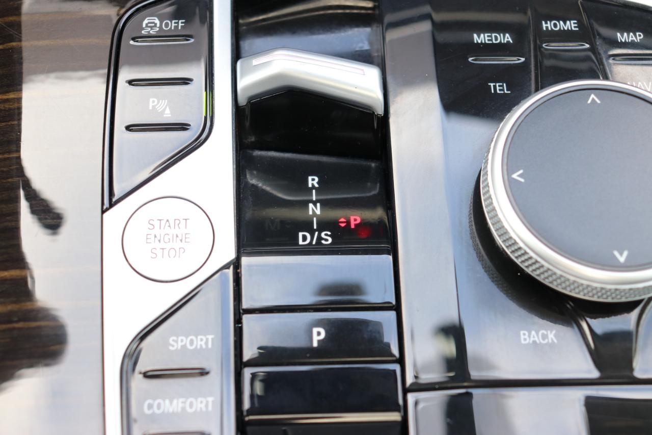 BMW X7 xDrive40i Sports Activity Vehicle 2025