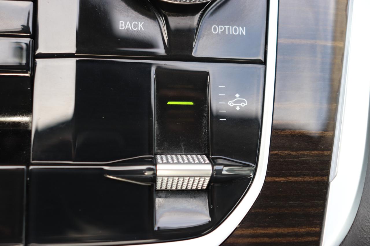 BMW X7 xDrive40i Sports Activity Vehicle 2025