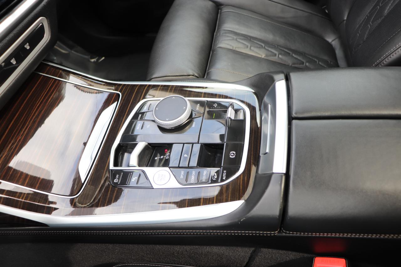 BMW X7 xDrive40i Sports Activity Vehicle 2025