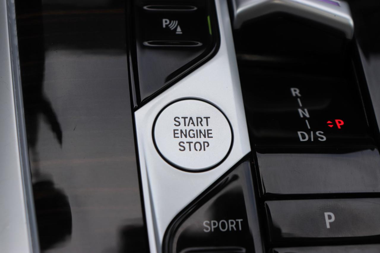 BMW X7 xDrive40i Sports Activity Vehicle 2025