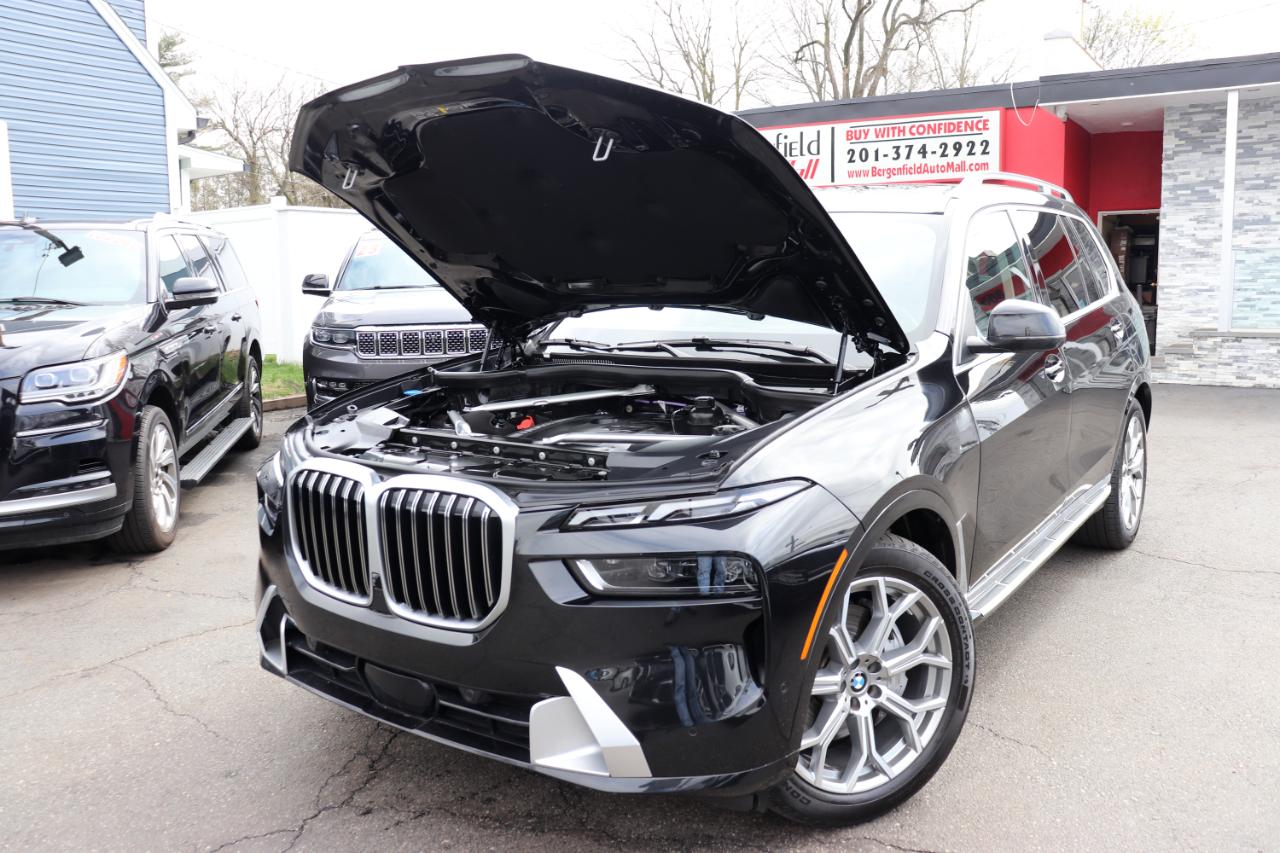 BMW X7 xDrive40i Sports Activity Vehicle 2025