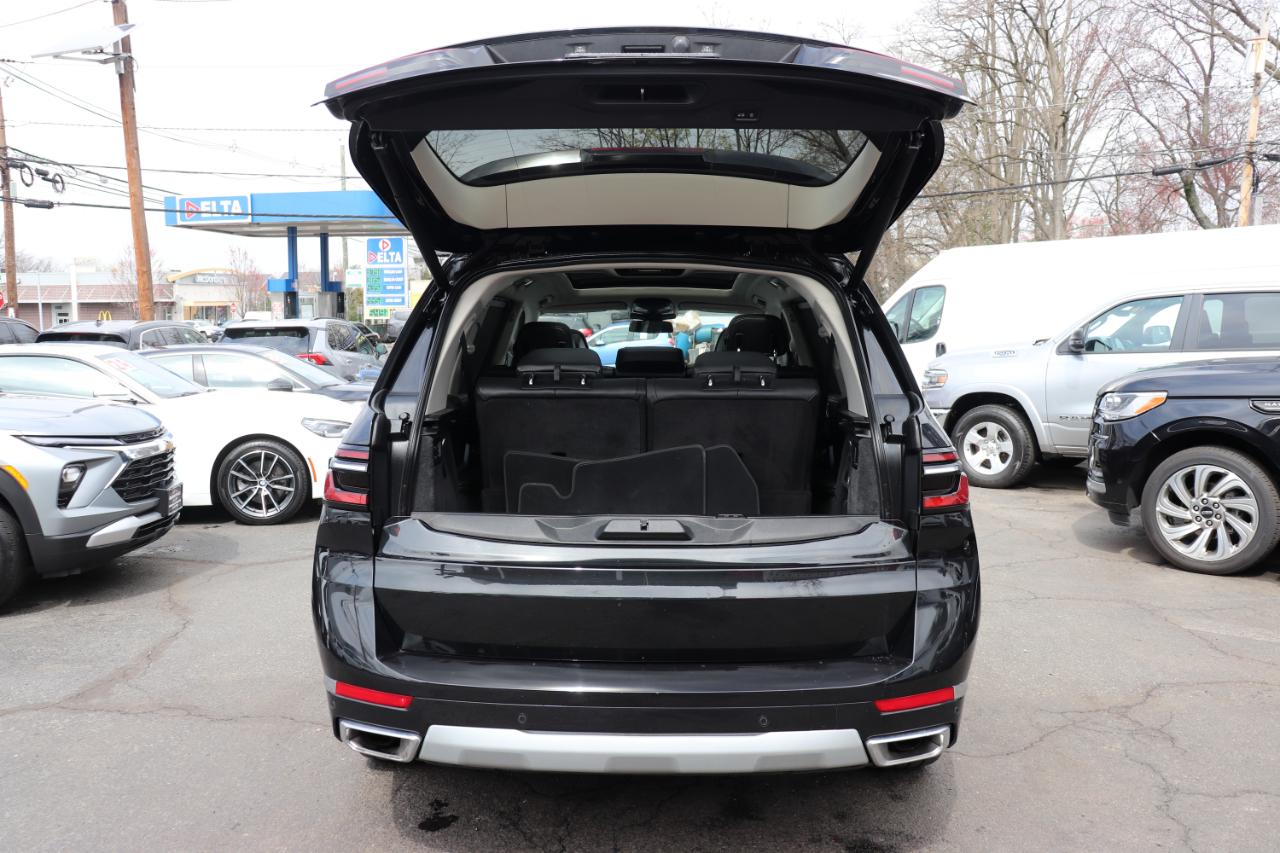 BMW X7 xDrive40i Sports Activity Vehicle 2025