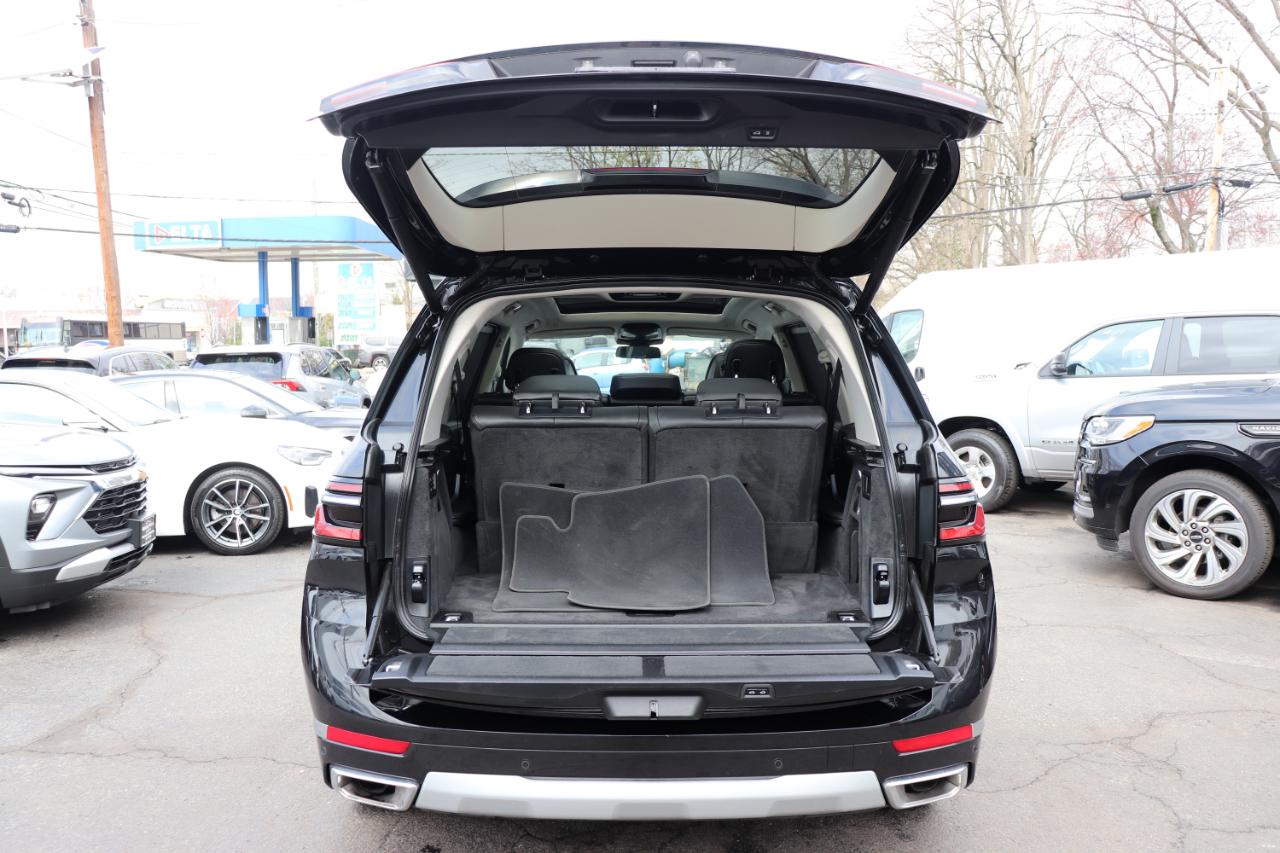 BMW X7 xDrive40i Sports Activity Vehicle 2025