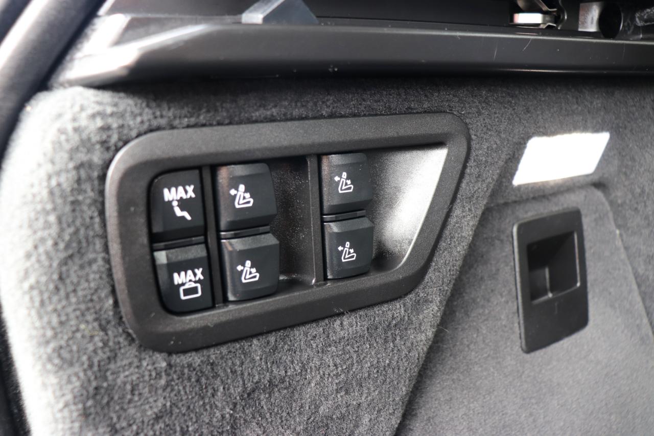 BMW X7 xDrive40i Sports Activity Vehicle 2025