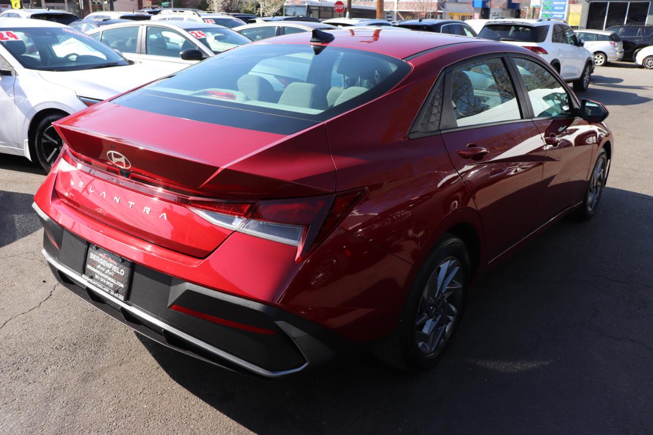 Hyundai Elantra SEL IVT 2024