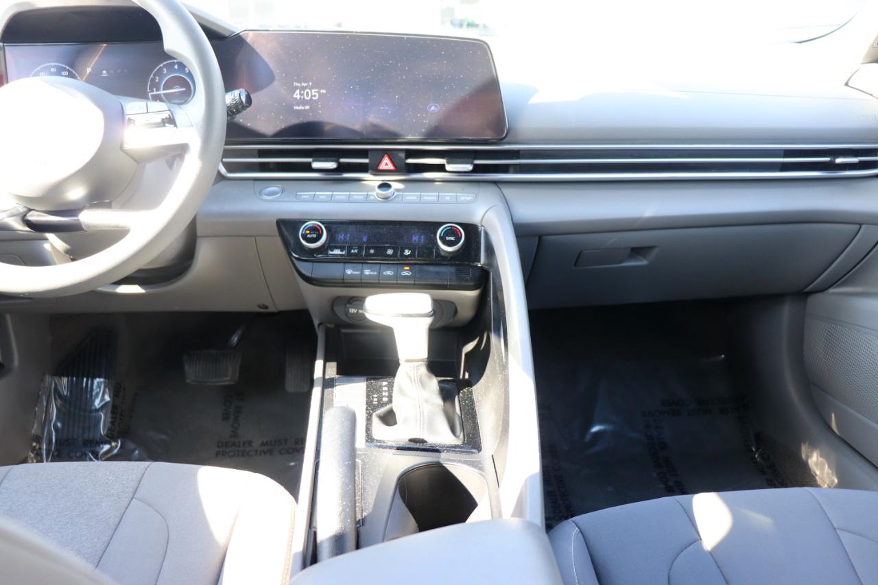 Hyundai Elantra SEL IVT 2024