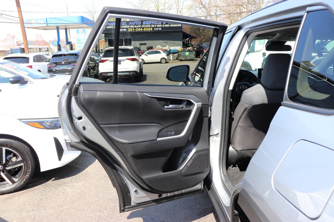 Toyota RAV4 XLE AWD (Natl) 2025