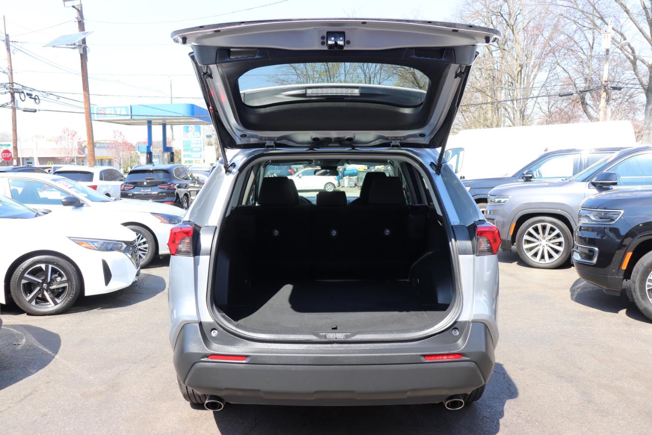 Toyota RAV4 XLE AWD (Natl) 2025