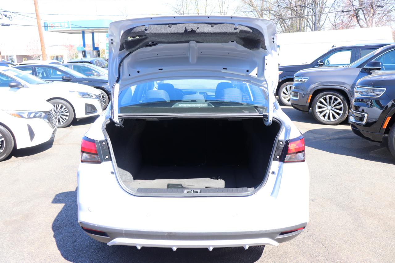 Nissan Versa SV CVT 2024