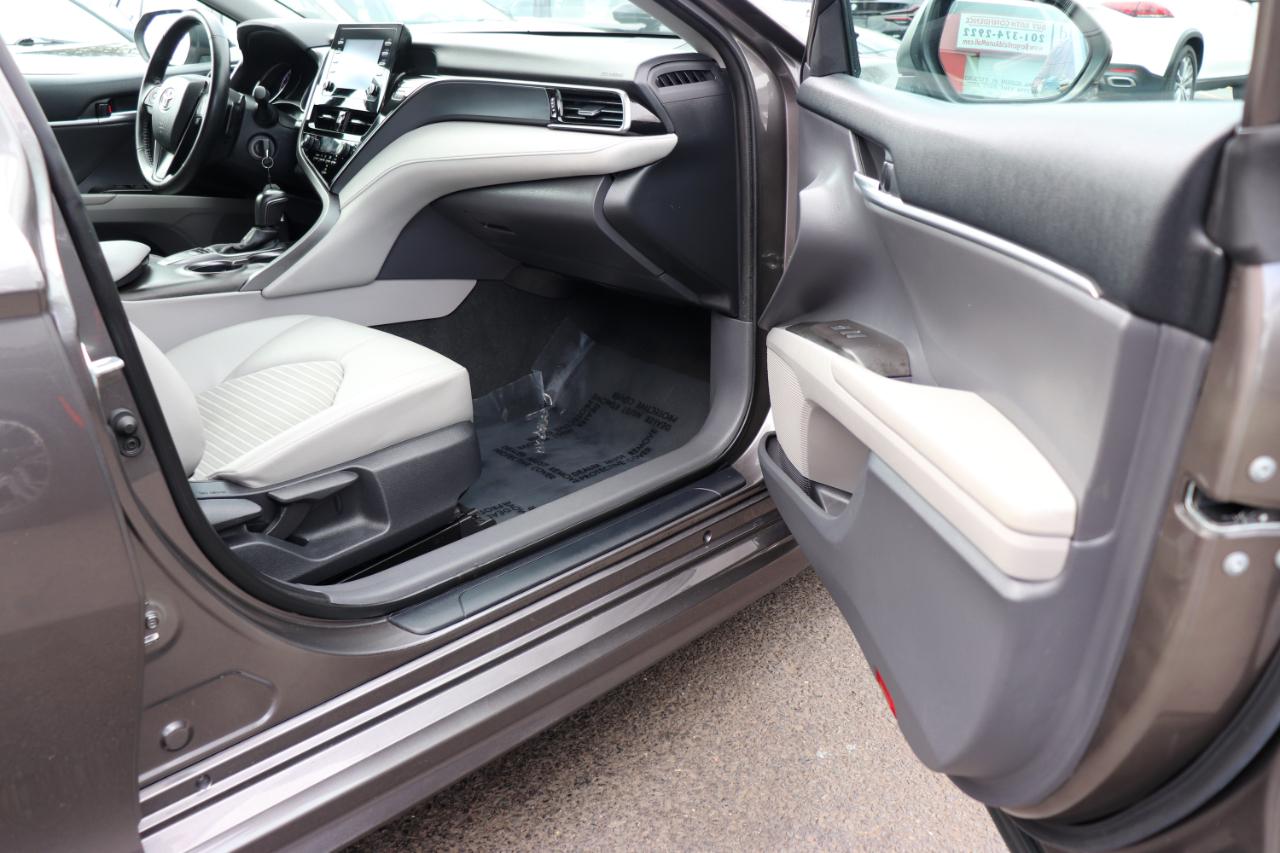 Toyota Camry SE Auto (Natl) 2023