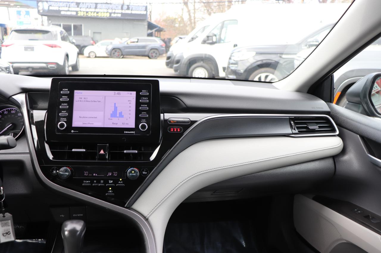 Toyota Camry SE Auto (Natl) 2023