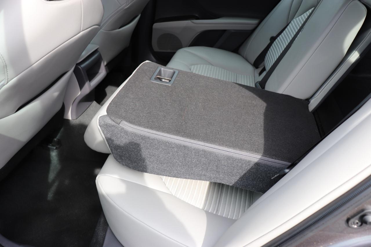 Toyota Camry SE Auto (Natl) 2023