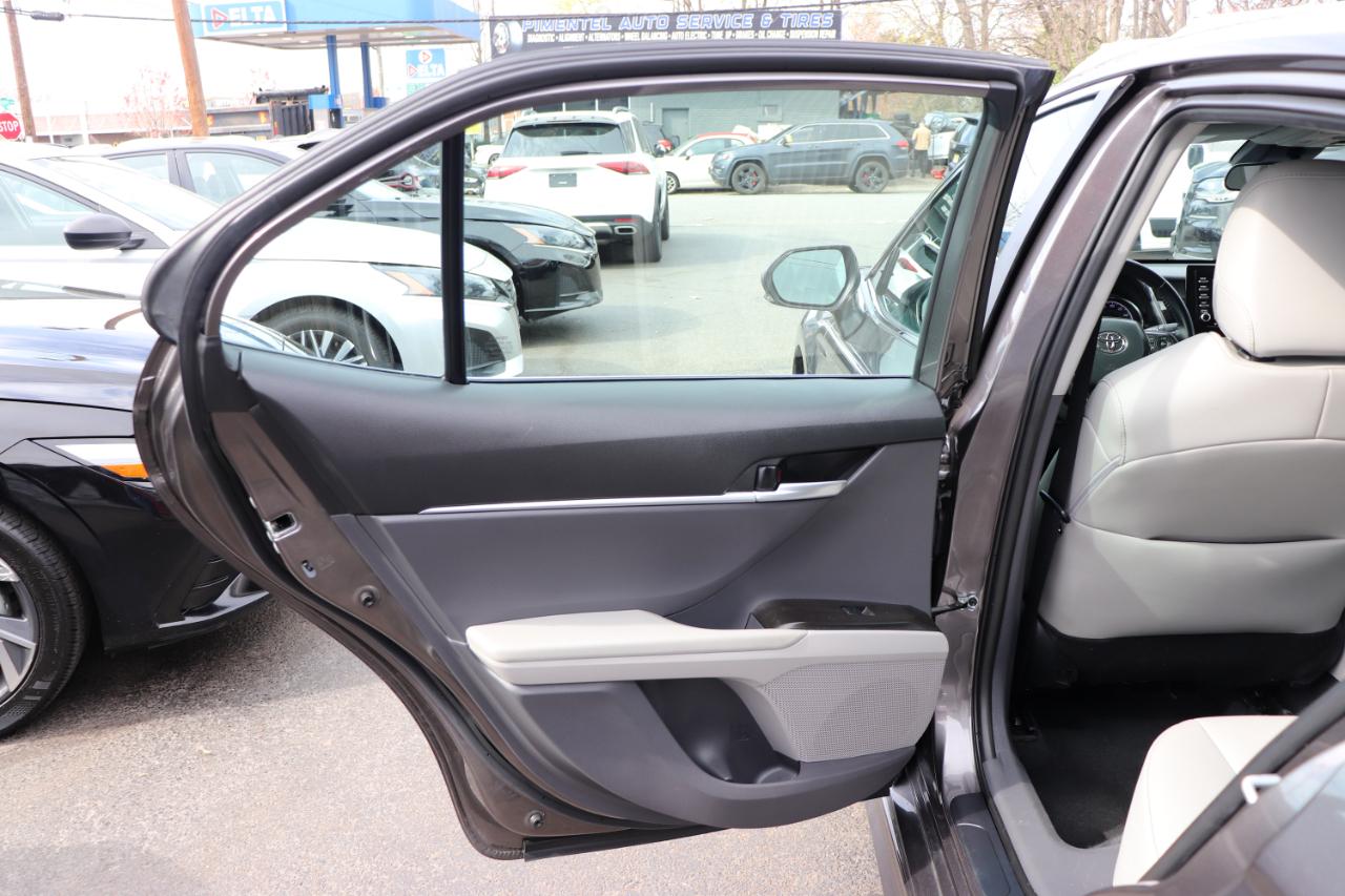 Toyota Camry SE Auto (Natl) 2023