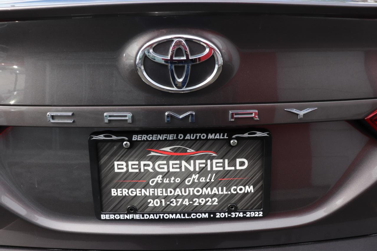 Toyota Camry SE Auto (Natl) 2023