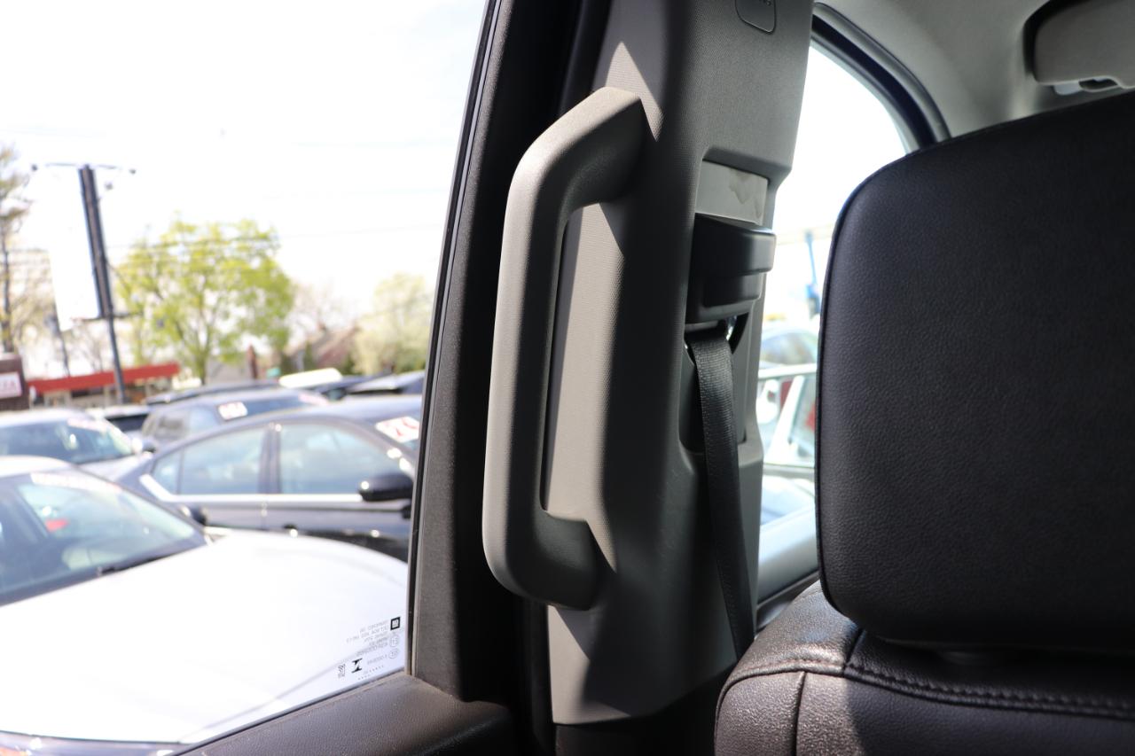 GMC Sierra 1500 4WD Crew Cab 147" SLT 2025