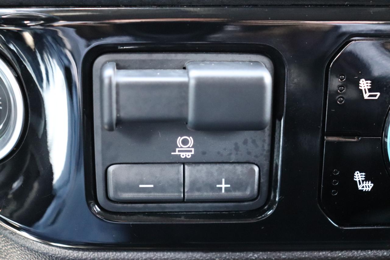 GMC Sierra 1500 4WD Crew Cab 147" SLT 2025