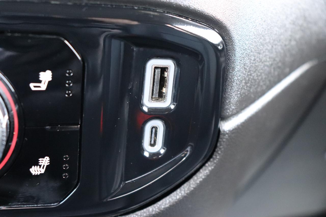 GMC Sierra 1500 4WD Crew Cab 147" SLT 2025