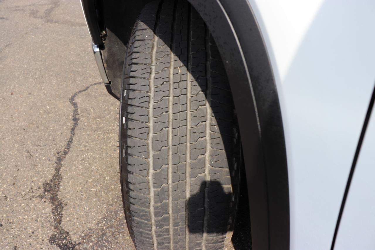 GMC Sierra 1500 4WD Crew Cab 147" SLT 2025