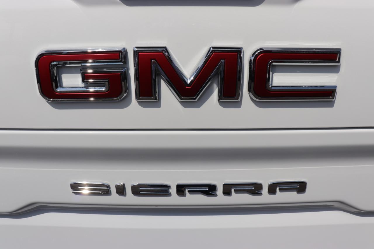 GMC Sierra 1500 4WD Crew Cab 147" SLT 2025