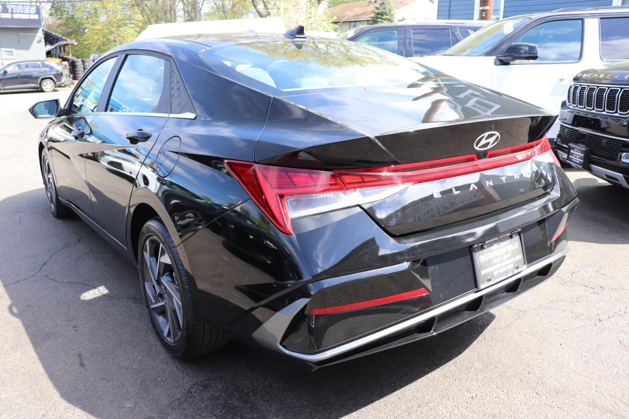 Hyundai Elantra SEL Convenience IVT 2025