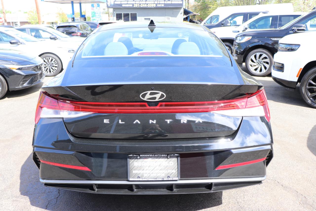 Hyundai Elantra SEL Convenience IVT 2025