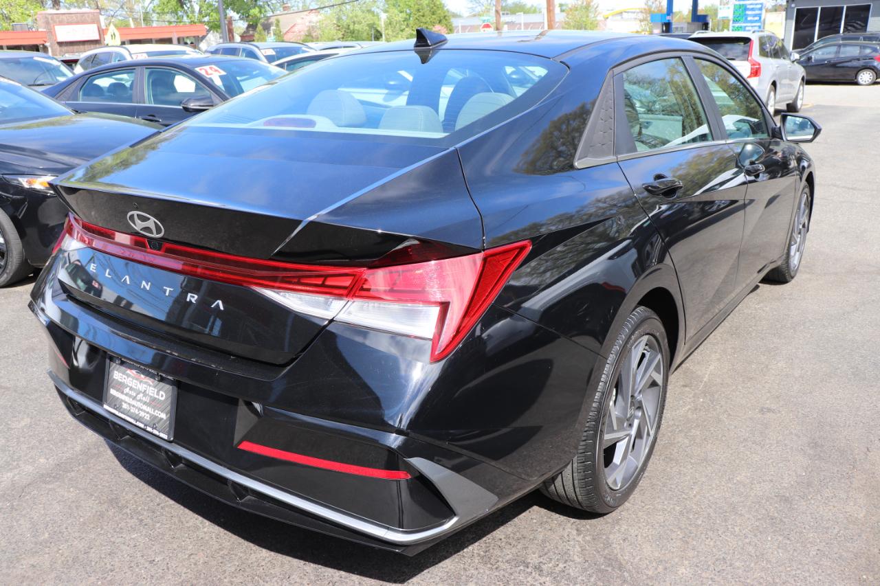 Hyundai Elantra SEL Convenience IVT 2025