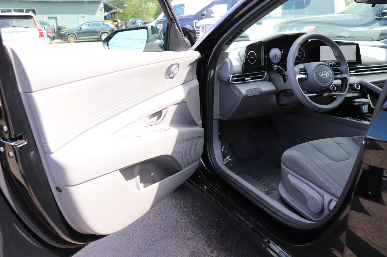 Hyundai Elantra SEL Convenience IVT 2025