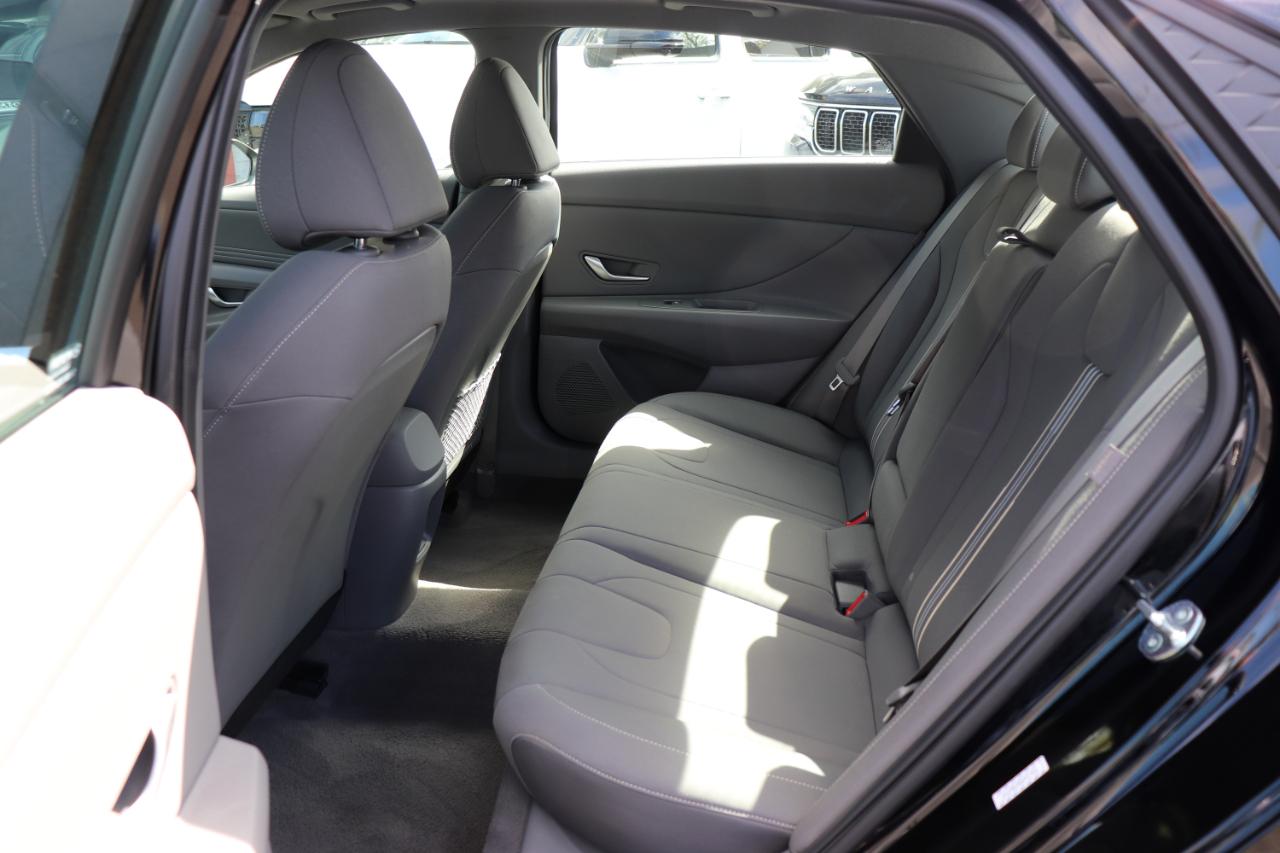 Hyundai Elantra SEL Convenience IVT 2025