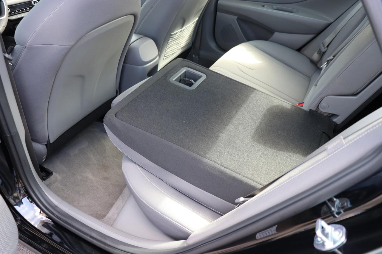 Hyundai Elantra SEL Convenience IVT 2025