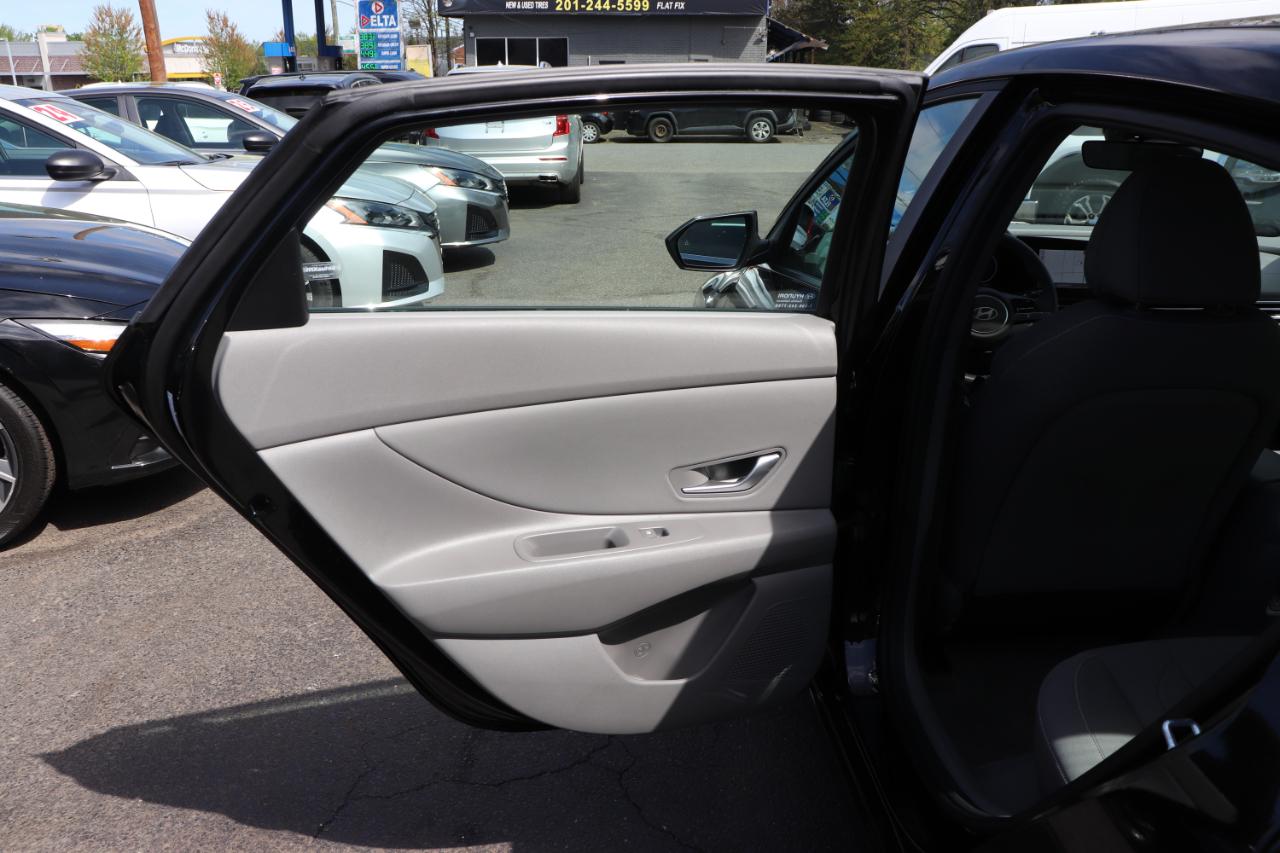 Hyundai Elantra SEL Convenience IVT 2025