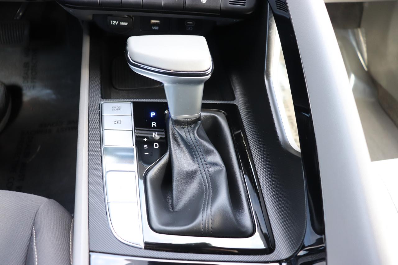 Hyundai Elantra SEL Convenience IVT 2025