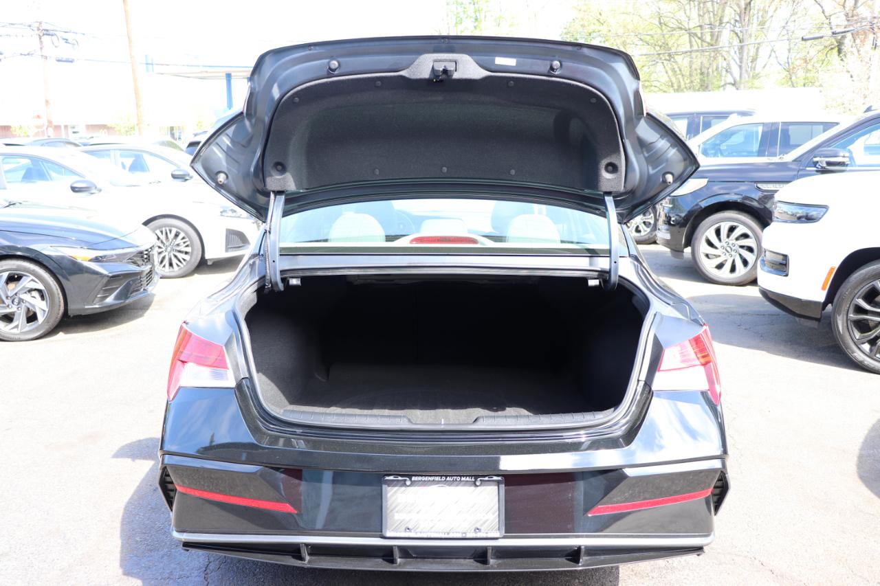 Hyundai Elantra SEL Convenience IVT 2025