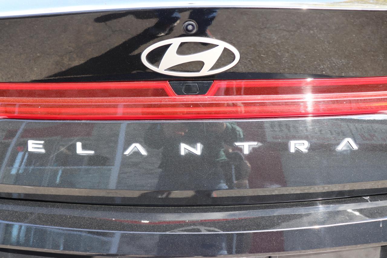 Hyundai Elantra SEL Convenience IVT 2025