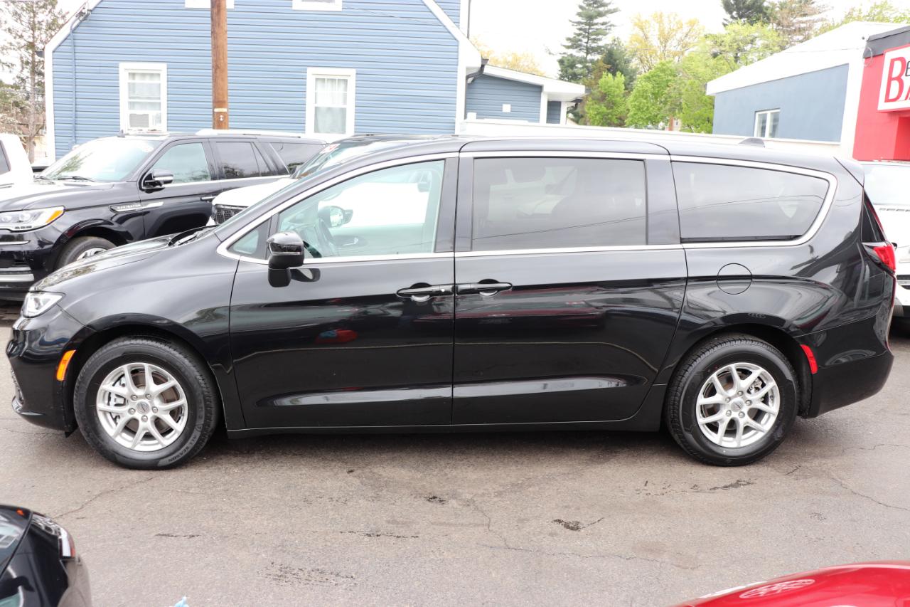 Chrysler Pacifica Touring L FWD 2023