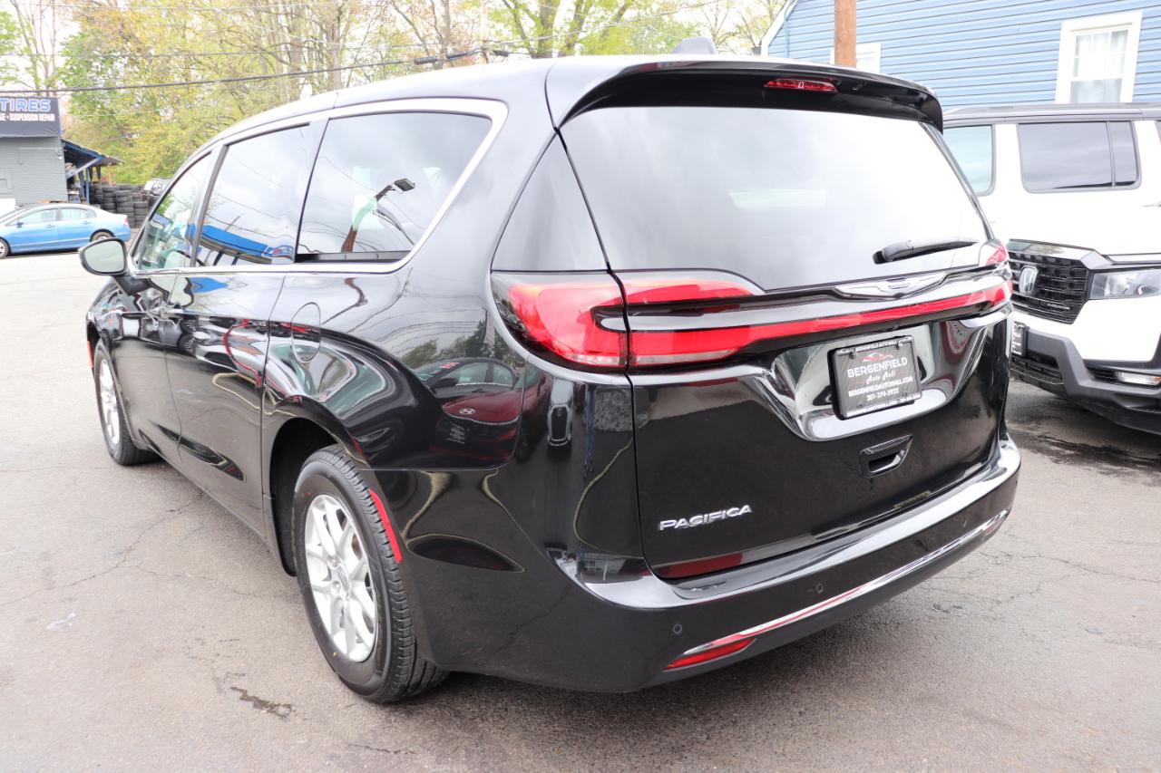 Chrysler Pacifica Touring L FWD 2023