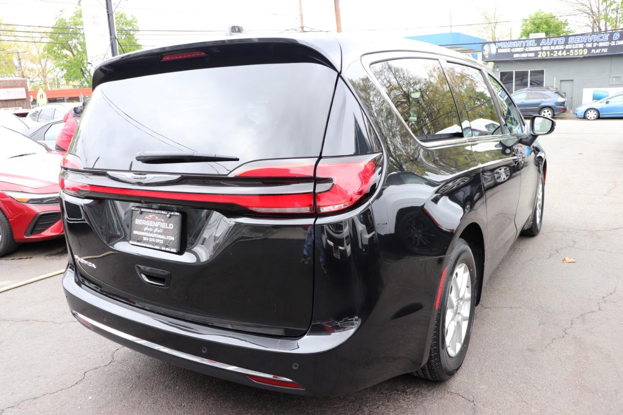 Chrysler Pacifica Touring L FWD 2023