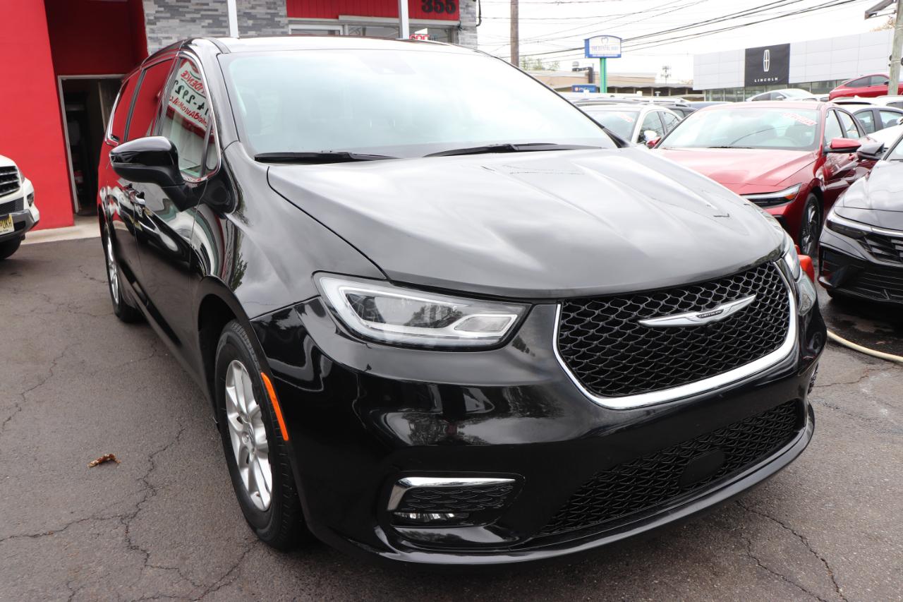 Chrysler Pacifica Touring L FWD 2023