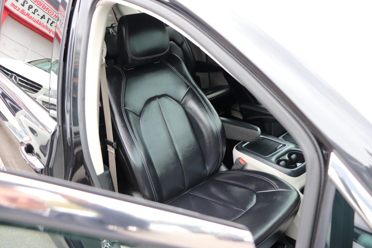 Chrysler Pacifica Touring L FWD 2023