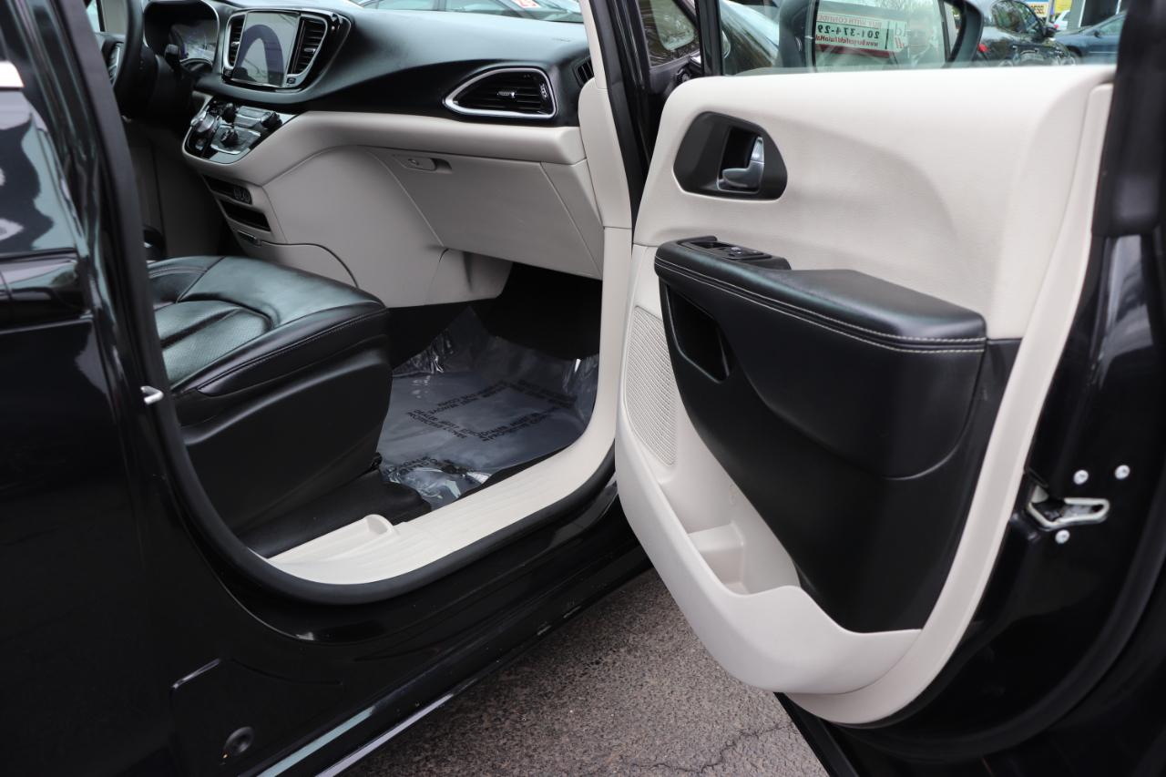 Chrysler Pacifica Touring L FWD 2023