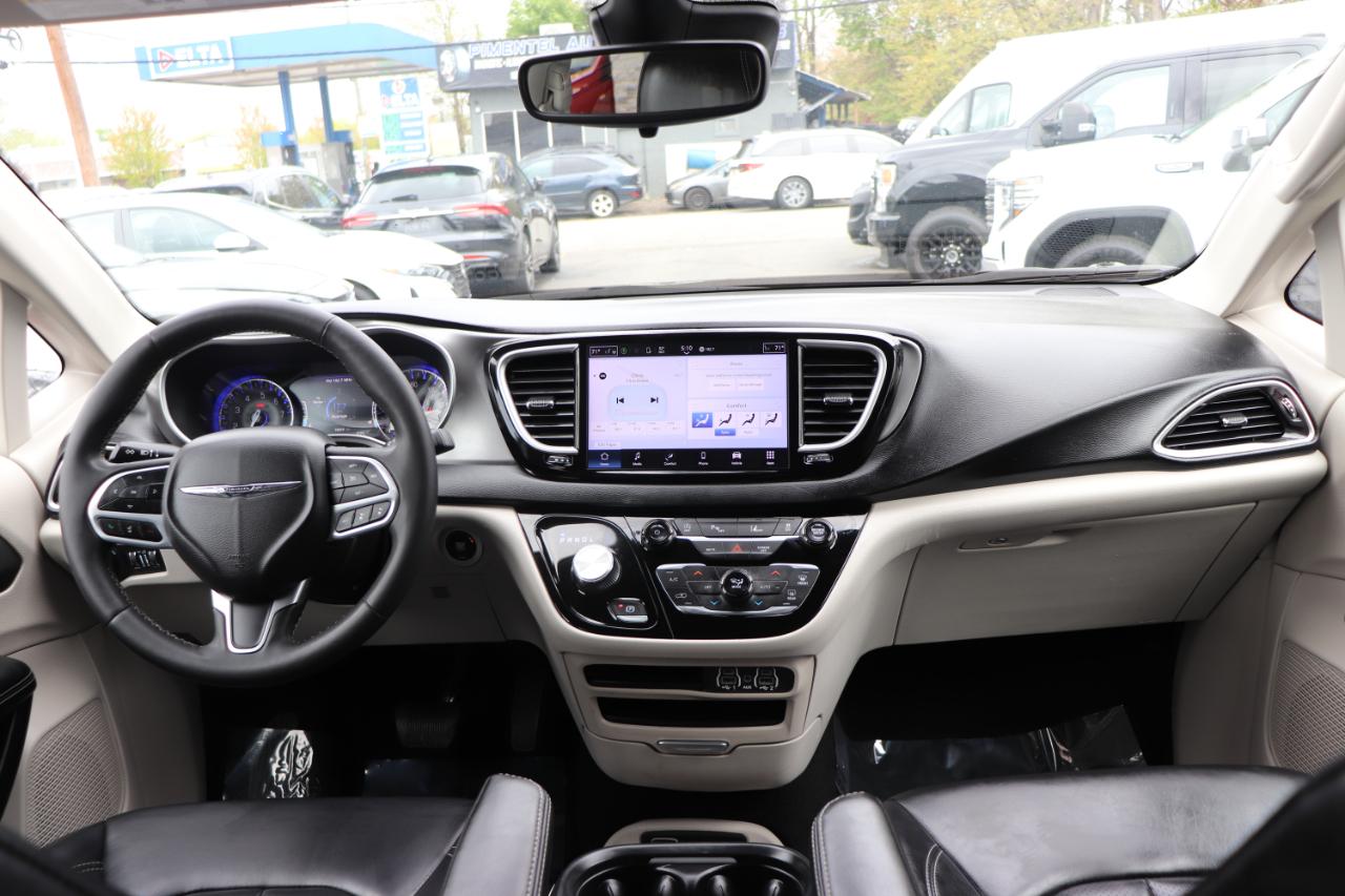 Chrysler Pacifica Touring L FWD 2023