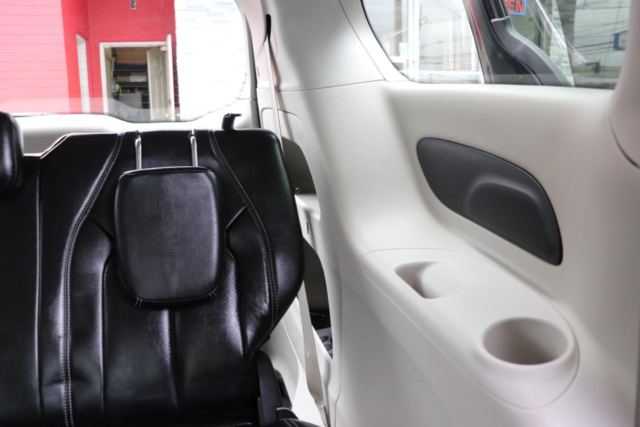 Chrysler Pacifica Touring L FWD 2023