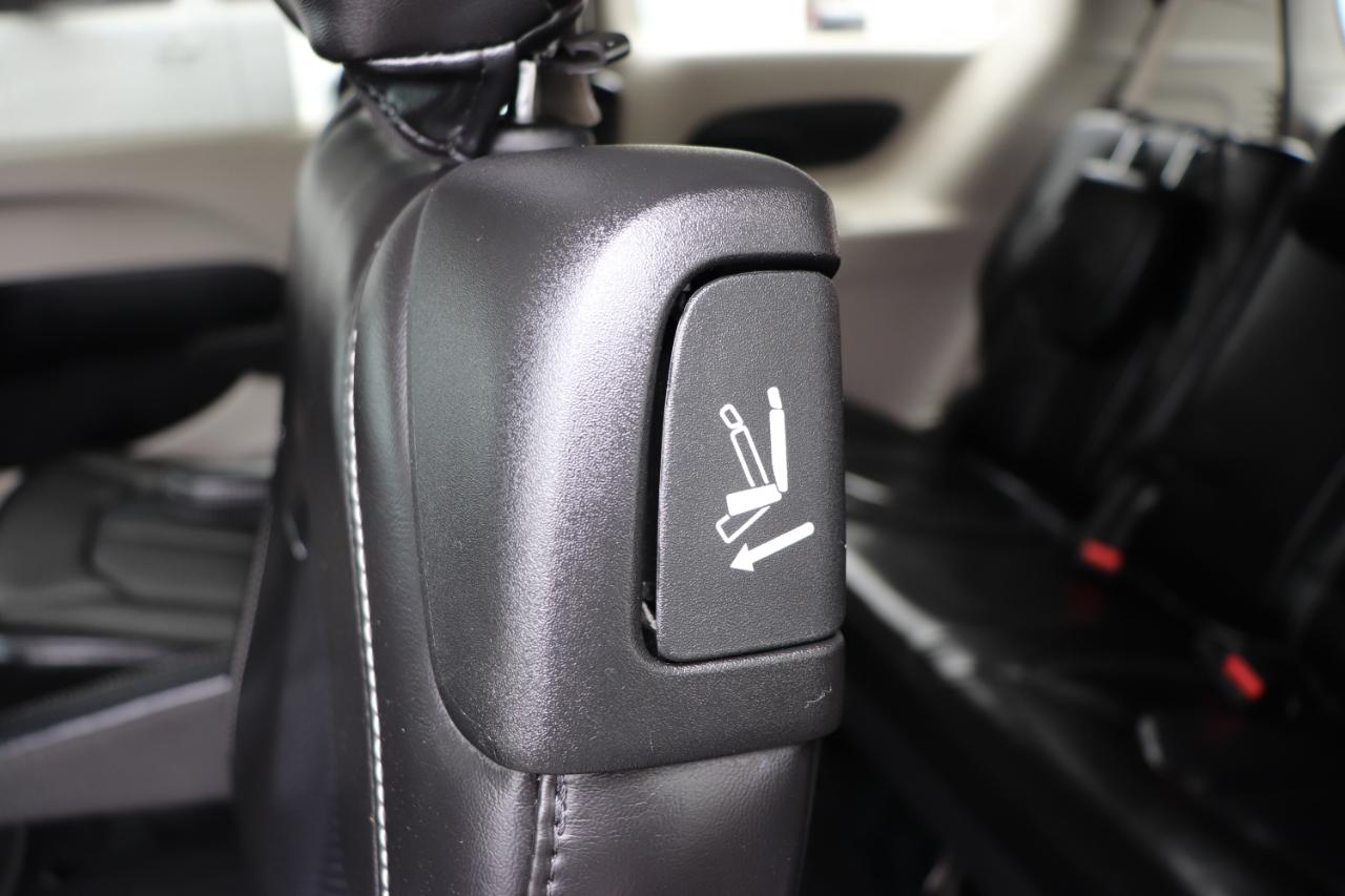 Chrysler Pacifica Touring L FWD 2023