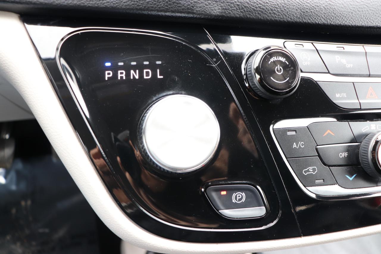 Chrysler Pacifica Touring L FWD 2023