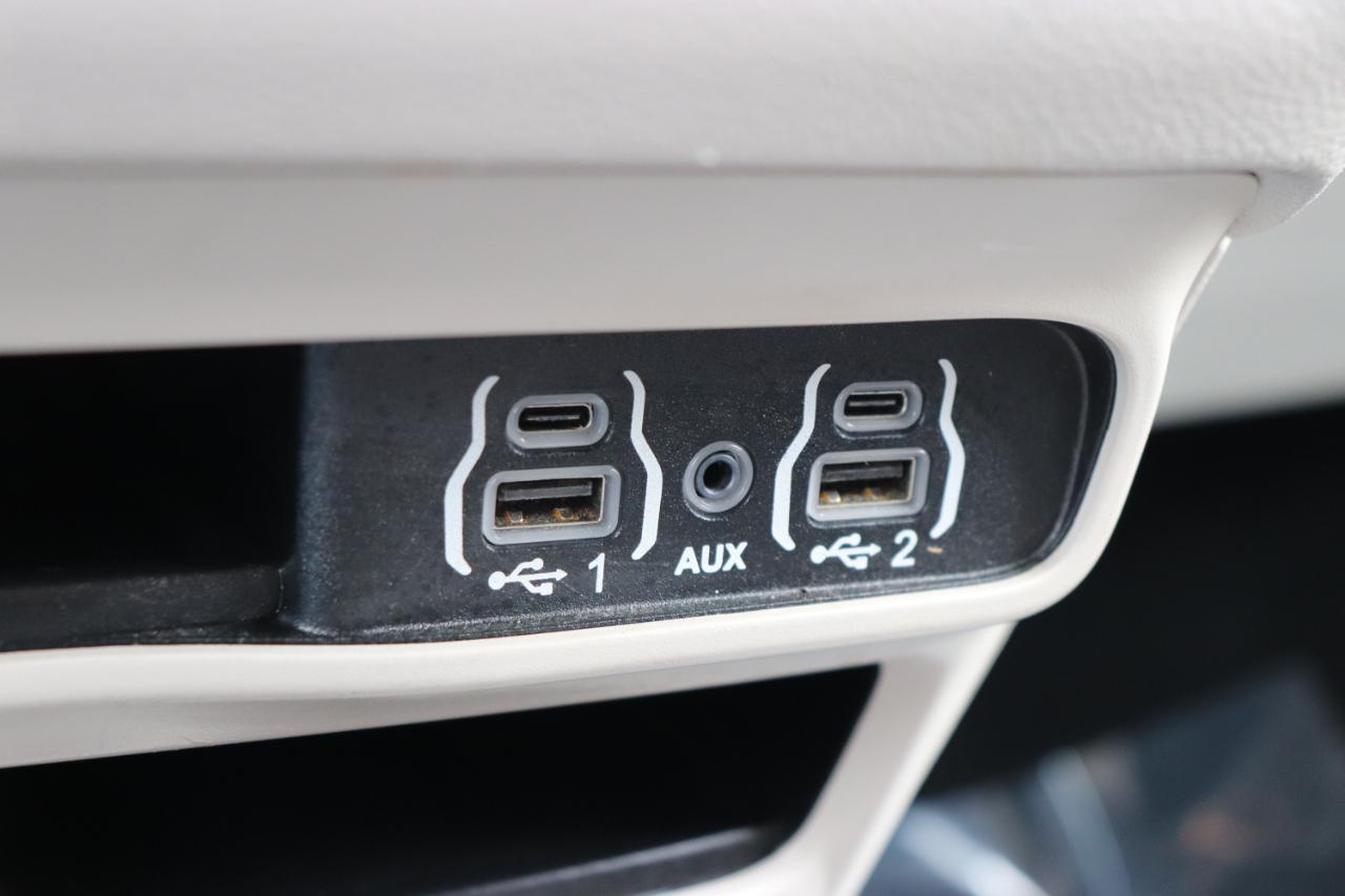 Chrysler Pacifica Touring L FWD 2023