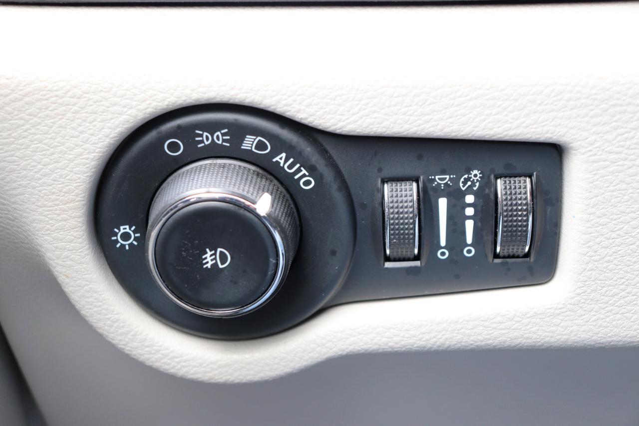 Chrysler Pacifica Touring L FWD 2023